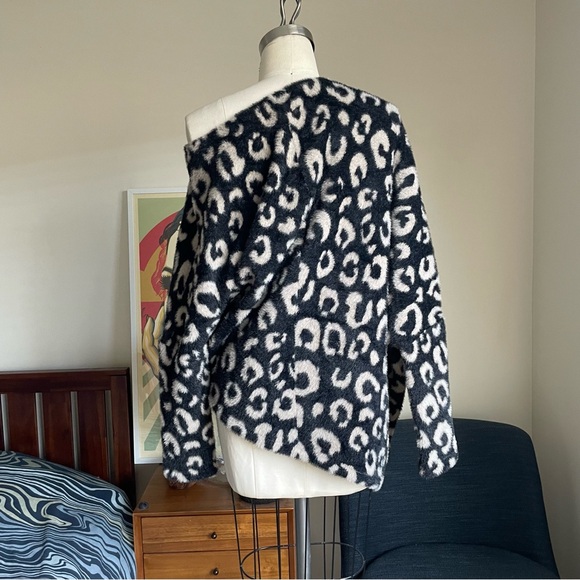 V115 Black Furry Animal Print Sweater - Picture 5 of 9